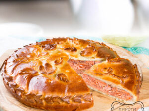 Пирог с сёмгой и грибами