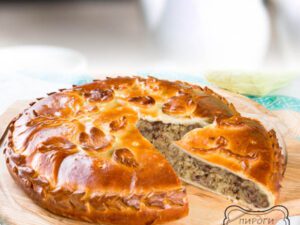Пирог с мясом и грибами